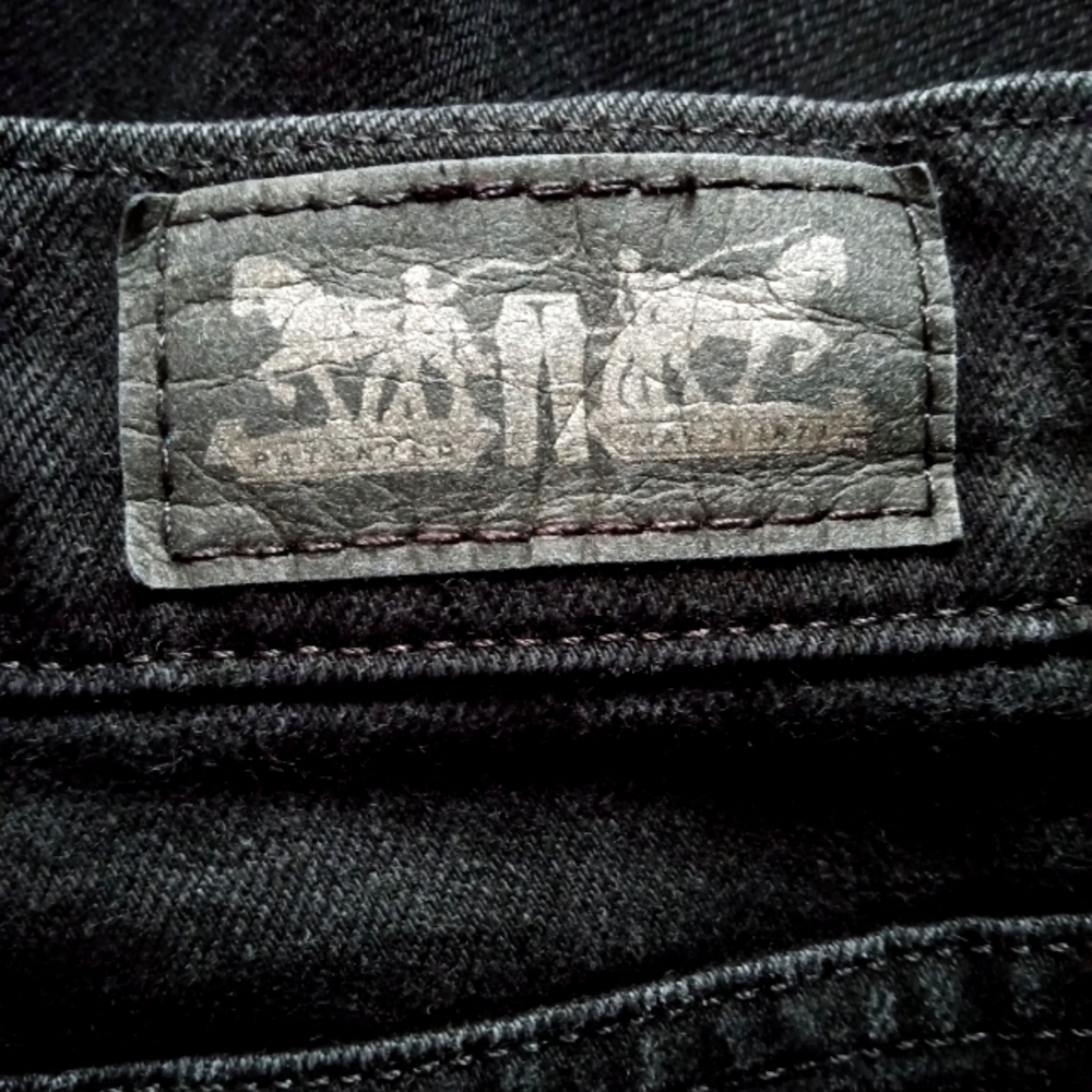 Levi's - Picture 6 of 7